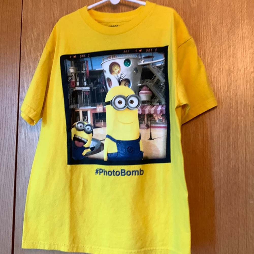 Despicable Me 2 yellow cotton tee Minions photo bomb short sleeve t shirt EUC